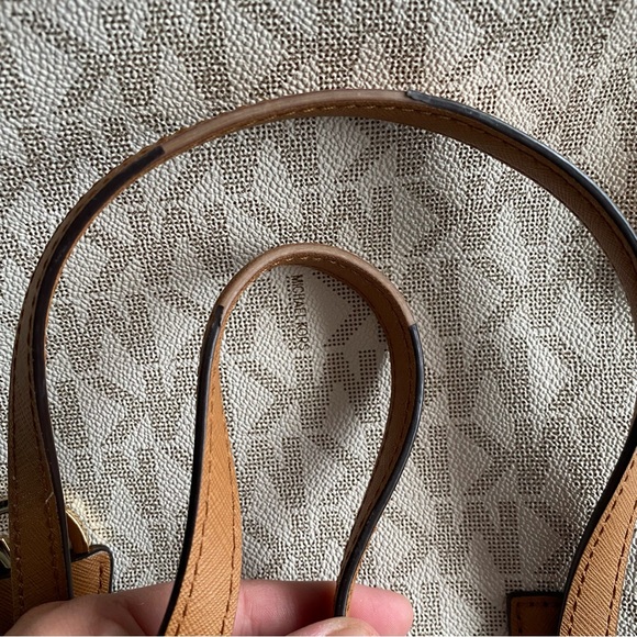 Michael Kors Shoulder Purse/Wallet Set - Picture 5 of 8